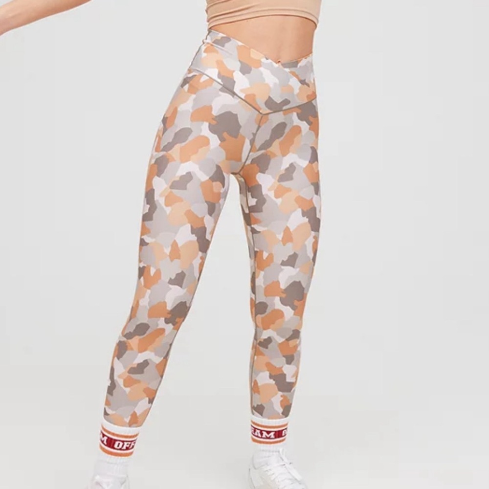 OFFLINE by Aerie Medium 7/8 high rise crossover legging camo sands